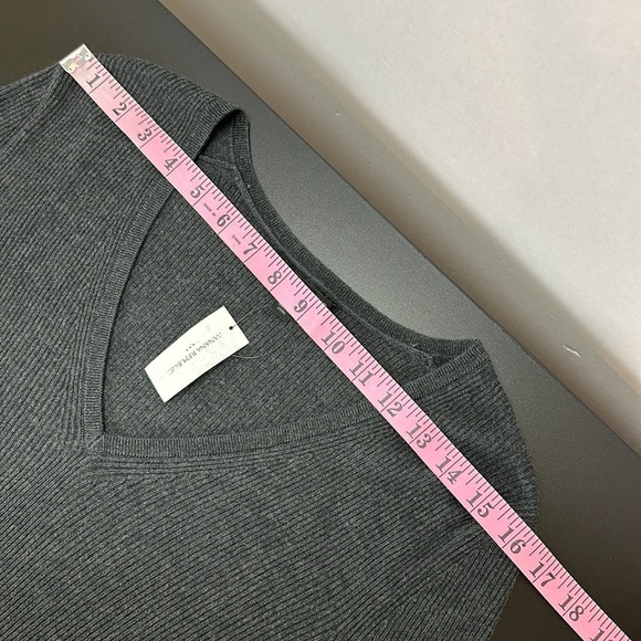 Banana Republic Gray V Neck Ribbed Sweater Midi Dress L Minimalist Classic - Picture 10 of 13
